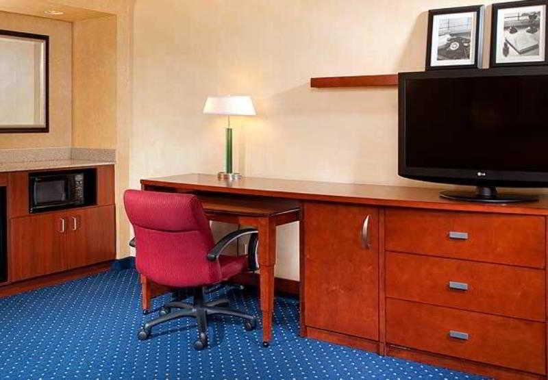 Hotel Courtyard Detroit Dearborn Chambre photo