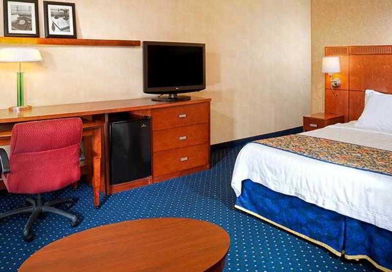 Hotel Courtyard Detroit Dearborn Chambre photo
